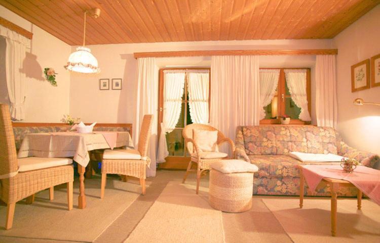 Gaestehaus Gschwendtner - Chiemgau Karte インツェル エクステリア 写真